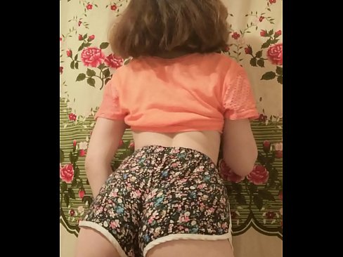 ❤️ Nwa ọhụrụ sexy na-eyipụ uwe mkpirisi ya na igwefoto ☑  na anyi ❌️❤